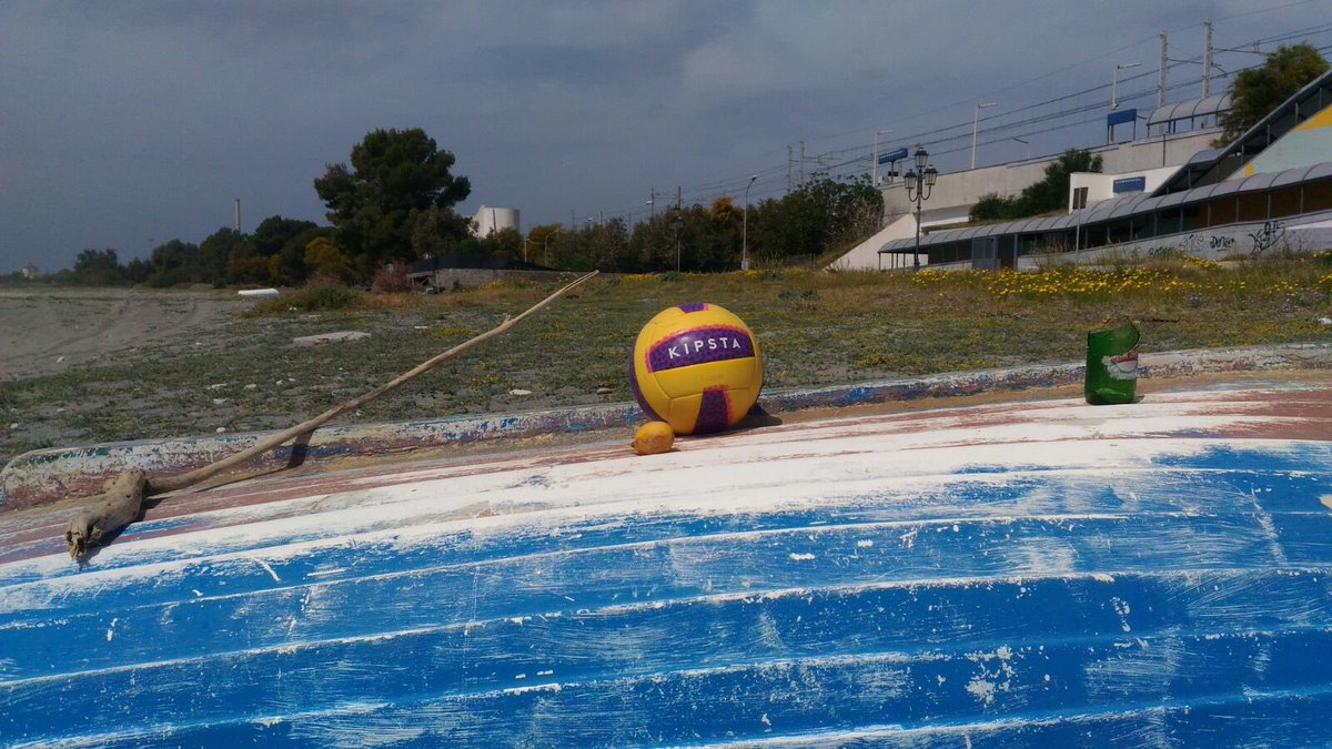 AdriSi_87's tweet photo. Dal palazzetto, alla palestra, alla spiaggia con la passione di sempre..anche quando in un due ore perdi sia il #TrofeoLimoneMarino sia la #CoppaBambù e porti casa solo la #CoppaBottigliaRotta per il FairPlay!🤬🤪😂😆 #SummerIsComing #BeachVolley #maiunagioia #volleyball #gowbt🐗 https://t.co/SrSdyDNCmT