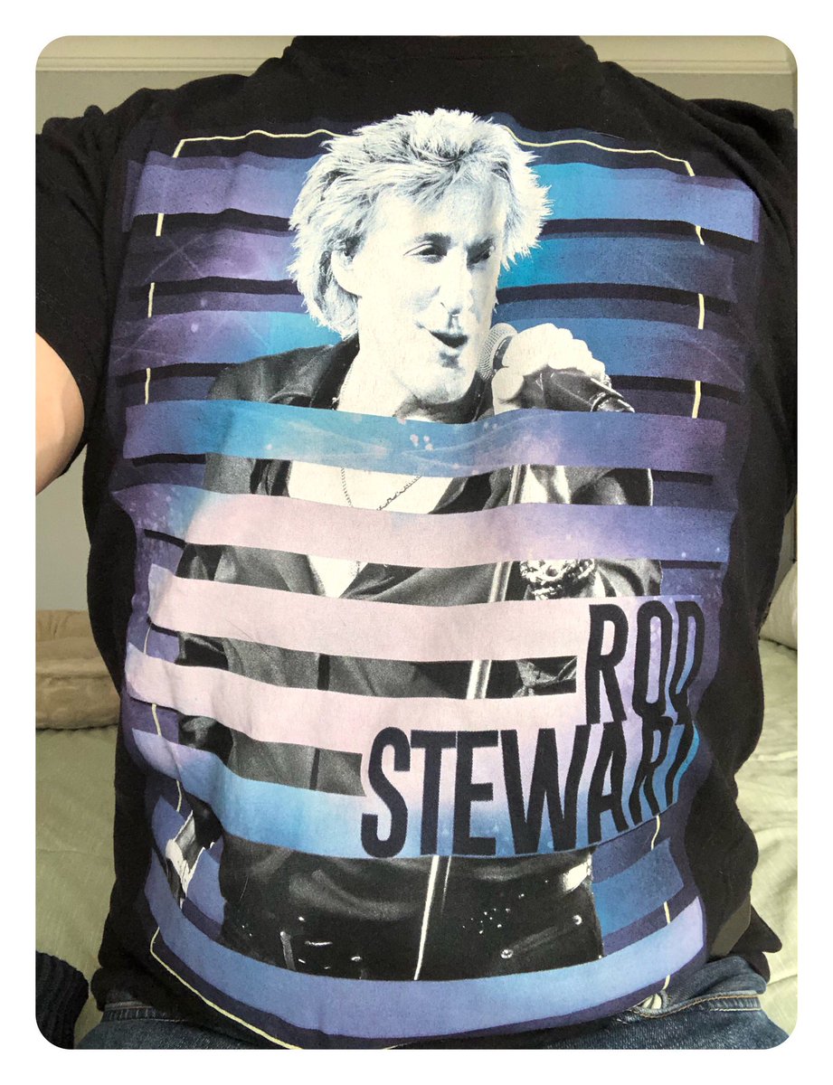DopeyThings's tweet image. #TodaysConcerT it took me 3 times to get to a Toronto show by the legend @rodstewart @AirCanadaCentre. Finally!🎉 solo, Mar22’18, of course Mitch was across the aisle, 11th row flrs. +my #backupsinger crush @beccakotte on stage! 🎶 🎤