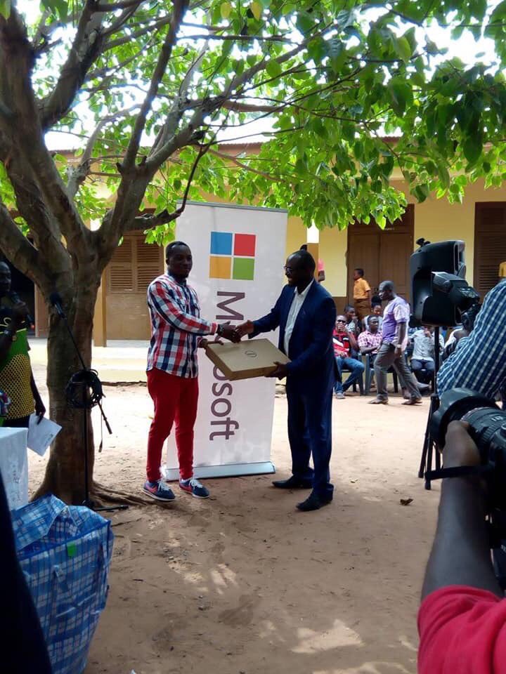 bestprice_ng's tweet photo. Microsoft has donated Laptops to Ghana school where an ICT teacher, Owura Kwadwo Hottish used a blackboard to teach students Microsoft Word . https://t.co/TzfNxeebbN