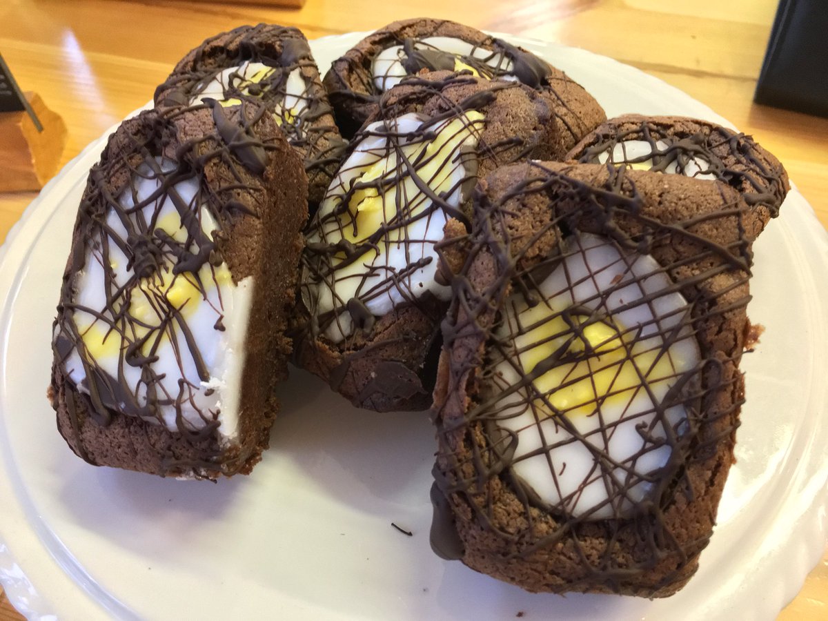 ThewillowTree5's tweet photo. Vegan creme egg brownies flew out today! Back on tomorrow
#vegan #veganfood #veganfoodshare #vegancake #whatveganseat #vegancafe #plantpower #crueltyfree #vegansofif #vegansofinsta #vegansofinstagram #veganjunkfood #thewillowtreecafe #veganbradford #veganleeds #vegansaltaire https://t.co/Fxy7xODAFf