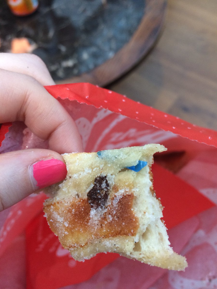 Hey <a href="/MrPretzelsUk/">MrPretzelsUK</a> why do I have one of your staff’s plasters in my pretzel?