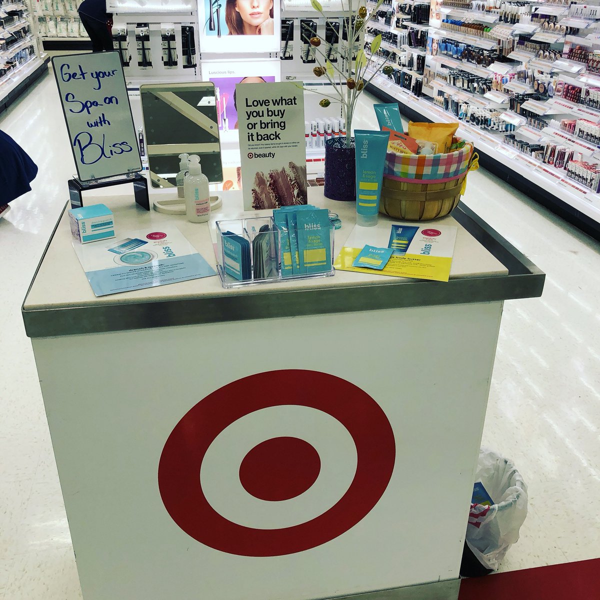 JMattingly_88's tweet photo. Get your Bliss on for Easter! #T1280 #treatyoself #spatime #metime #sampletime #freesamples @awibbs09 @LMRheinecker https://t.co/uWaP7ilKFs
