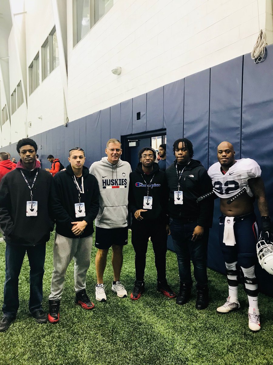 Dawgs taking a flic with Coach Edsall and North End native Carlton Steer. “Still Moving Forward”