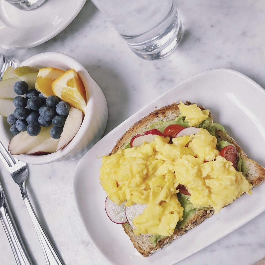 Holy brunch! 📷: @carsoncaroline.s thanks for sharing your pic with us! Looks delicious!
.
.
.
#brunch #chciago #chicagogram #chicagofoodie #chicagofood #chicagofoodmag #chicagofoodauthority #food #foodie #foodies #foodiesofinstagram #breakfast #chicagobrunch