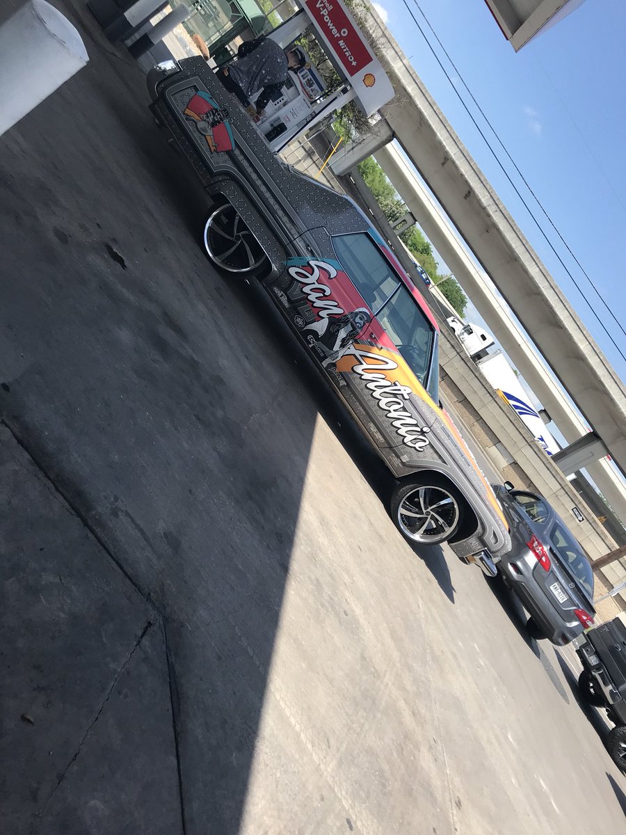 retiredhotgirl_'s tweet image. Hometown love. #SpursJesus