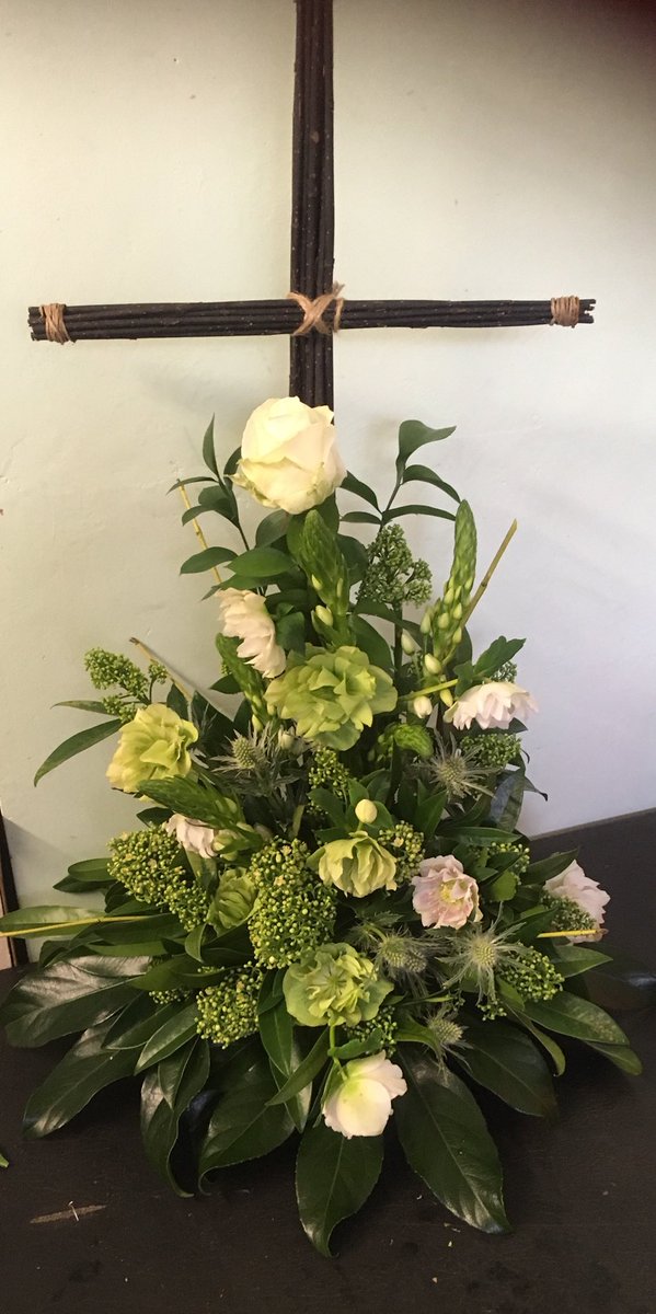 Inspired by #hellebores <a href="/CarolKlein/">Carol Klein</a> <a href="/TheMontyDon/">Monty Don</a> after last night show #HappyEaster