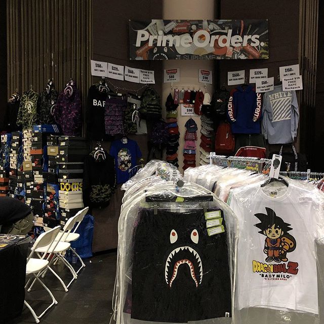 PrimeOrders's tweet photo. PRIME TABLE.
COME THROUGH!
BAY AREA SNEAKER CON.
.
.
.
#primeorders #hypebeast #hype #forsale #deadstock #urban #bapeforsale #supremeforsale #asscforsale #jordanforsale #yeezyforsale https://t.co/W51BVeVvGi https://t.co/01I87bFc4f