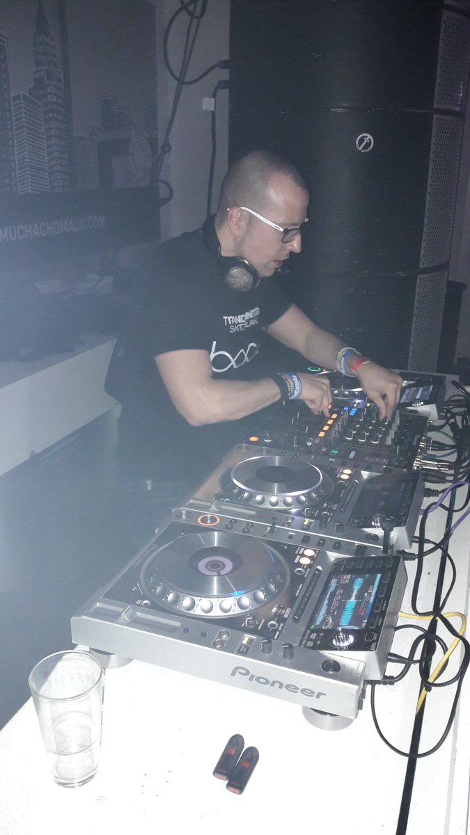 Remco_XXX6's tweet photo. Great night at the 1st night of the @FsoeRecordings Amsterdam Weekender! Thank you @BacoDj, @mennodejong, @alyandfila and @StoneTerm! :) #FSOEAMS https://t.co/5RVYjw5HYR
