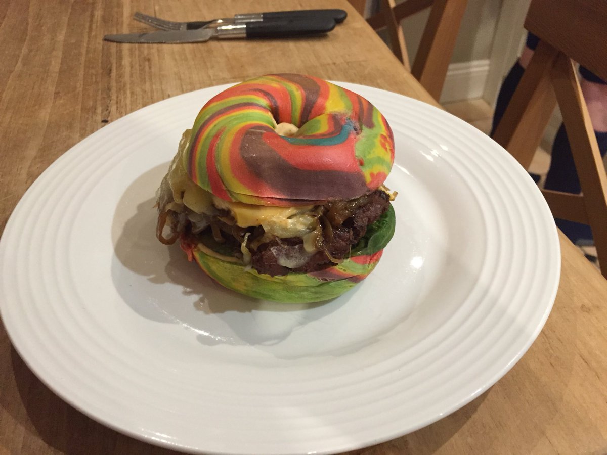 So yeah THIS ⬇️ is happening. This unicorn bagel is so pretty...oh and tasty too <a href="/dopeburgerltd/">Dope Burger ®</a> #SaturdayNightTakeaway #fdblogger #foodie