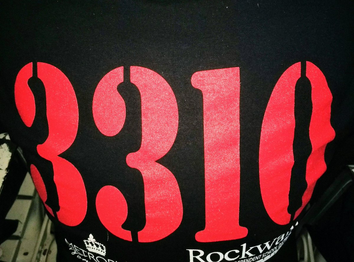 sellecrew6's tweet photo. After a day and 1/2 of competition in El Paso, Black Hawk Robotics @frc3310 ranked 1st and are #1 Alliance with @frc624 CRyptonite Robotics and team 5344 Rhinos from Mexico. Excited to start the Elimination Matches! #TeamIFI #heathlearns #iloverockwallisd https://t.co/RqB8X1uKlf