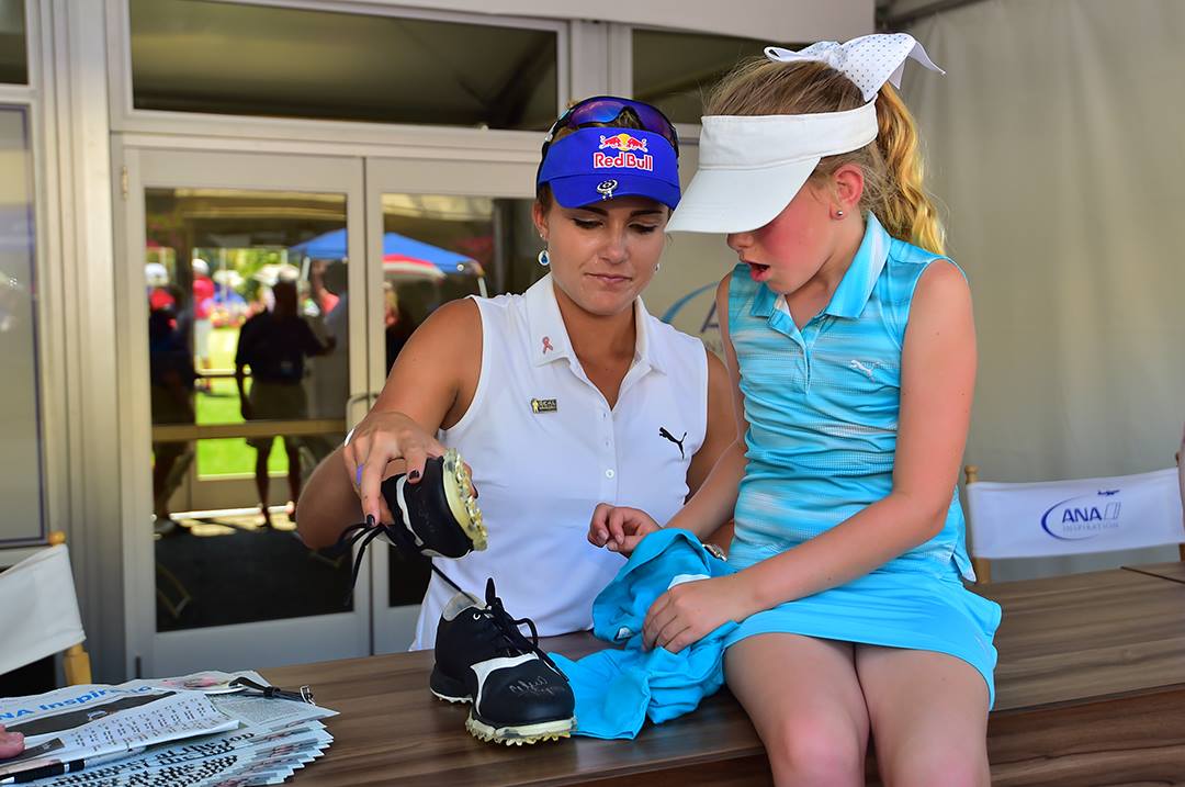 Did you know that @Lexi Thompson randomly surprises kids with her autograph...