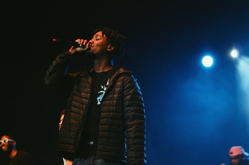 phan1om_'s tweet photo. first time taking pix at a concert. congrats to @Dae_World 📷 ... Nu Bars champ now rockin main stages 🤙🏿 🔥 #MonarchMadness https://t.co/0TcylvhNkT