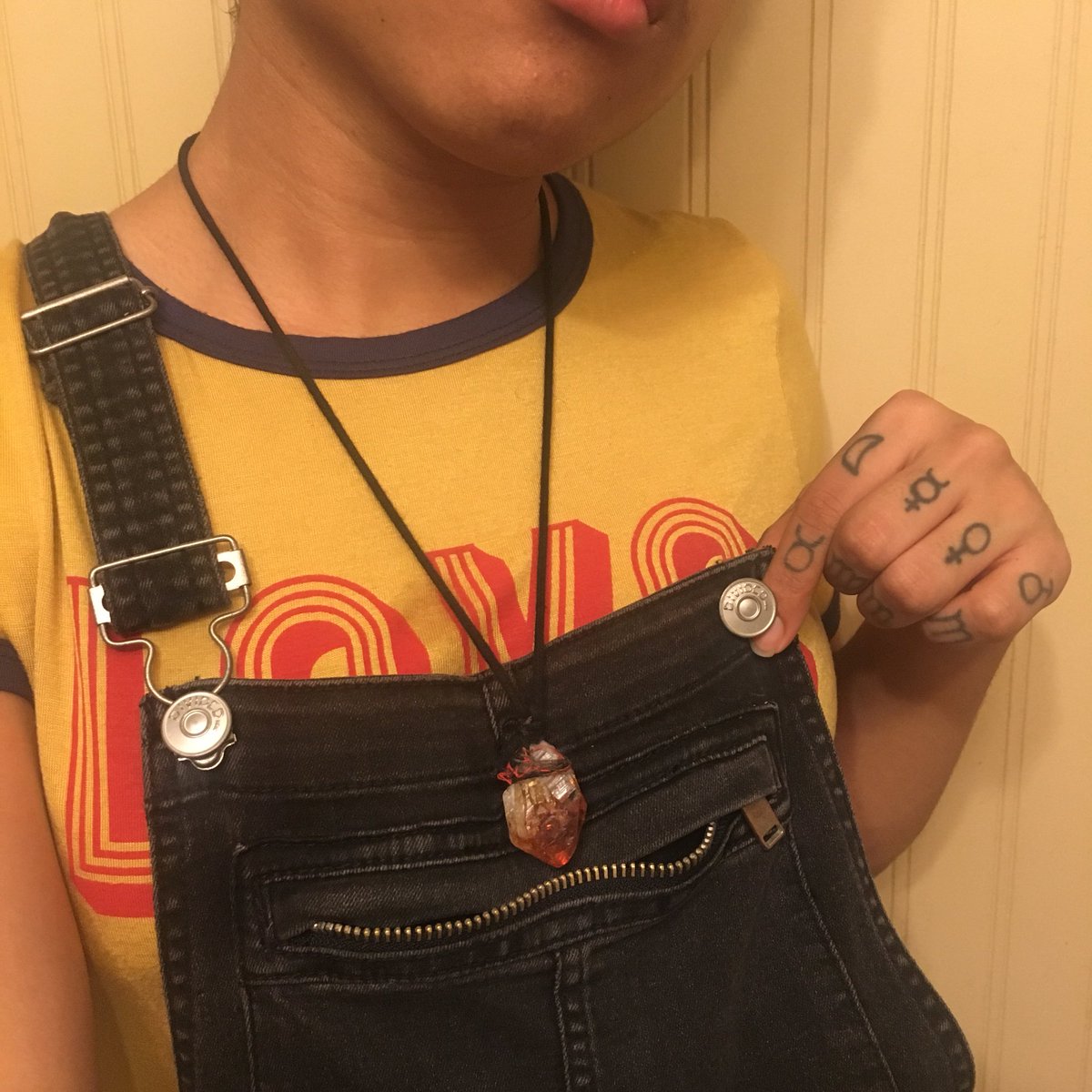 earthlyst4r's tweet photo. happy #TDOV from ur fav genderless babe who has no new pics of themselves! #TransDayofVisibility⚡️💗⭐️ https://t.co/lfzWGIam4z