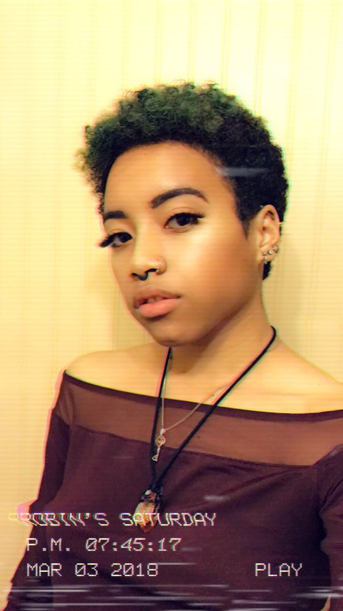 earthlyst4r's tweet photo. happy #TDOV from ur fav genderless babe who has no new pics of themselves! #TransDayofVisibility⚡️💗⭐️ https://t.co/lfzWGIam4z