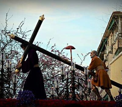 SAZPACO's tweet photo. Semana Santa en Parla. Mi señora Esperanza Macarena y el moreno, mi señor del Gran Poder, repartiendo esperanza por las calles. Siempre. https://t.co/sLtrXg4AH8