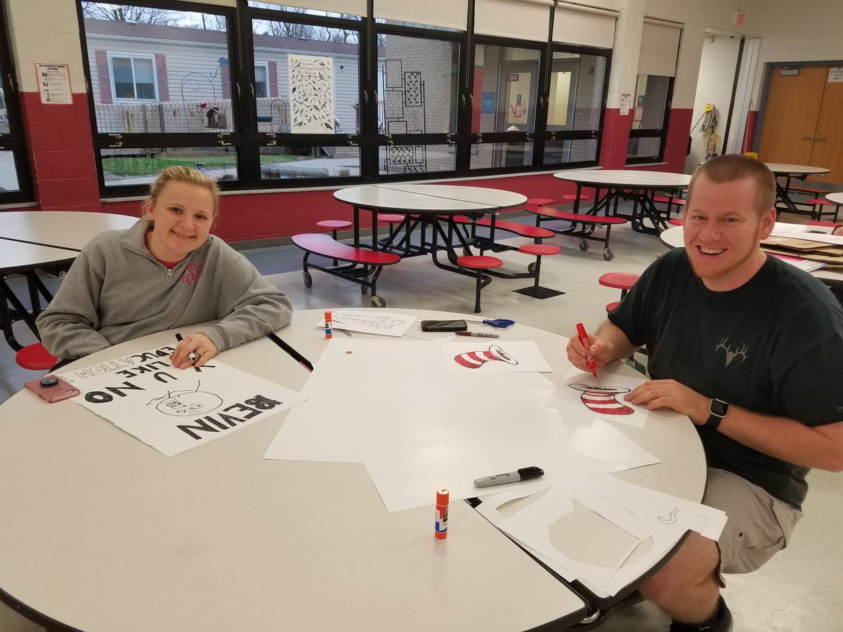 GoodridgeElem's tweet image. W/staff from other BCSchools, we gathered2night2 makeposters&amp;amp;enjoypizza 
Major props2HebronBrewHaus 4providing pizza freeofcharge when they heard why we were gathering.The support we are feeling from our communityis overwhelming&amp;amp; appreciated beyond words. #gescardinals #boone2020