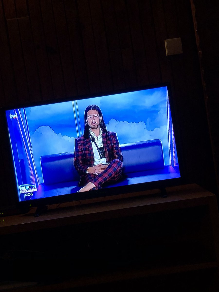 davidagraposo's tweet photo. Reparei agora que o Steve Aoki está na casa dos segredos. Bora, campeão, é tudo teu! #TeamAoki https://t.co/hJFKsx0P00