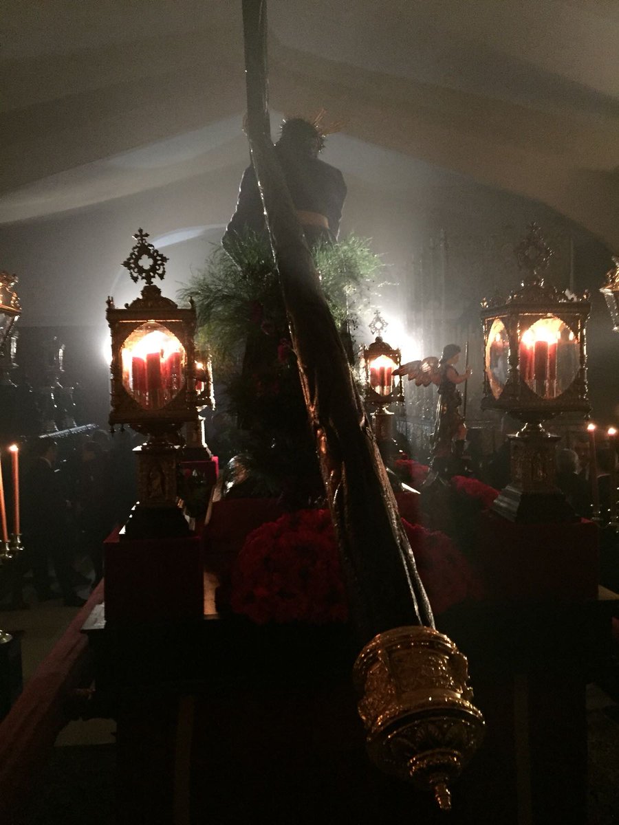 "¿Por qué buscáis entre los muertos al que vive? No esta aquí. Ha resucitado". (Lucas, 24).

¡Cristo ha resucitado!

FELIZ PASCUA DE RESURRECCIÓN.