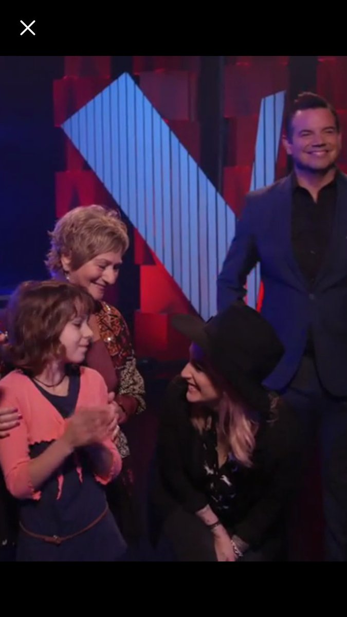 Je vous montres ici des personnes que j'aime qui sont venus près de moi pour me soutenir lors des auditions à l'aveugle #LaVoixTVA Merci!! 💖 demain mon Duel;  Depuis ce show, grâce à vous, je suis plus encrée que jamais!