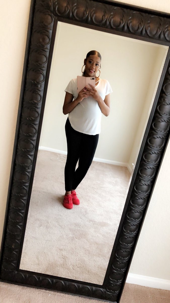 Tweet_Lovee_'s tweet image. “I was told there would be glowing” #7weeksleft