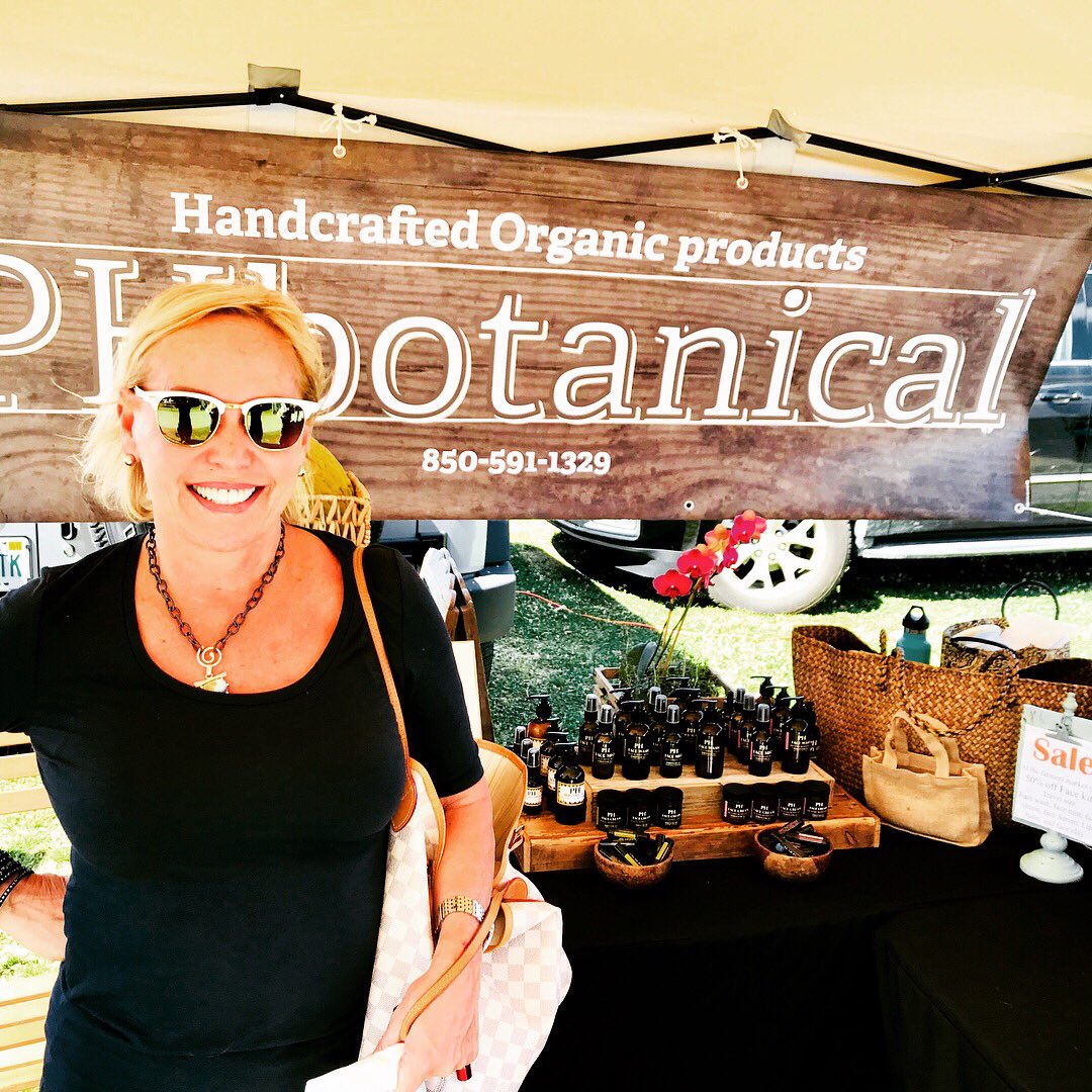 PHbotanicalINC's tweet photo. Loving my customers (she knows who she is-smile!) who bring me used bottles to recycle...keeping it green! #favoritecustomers #recycle #facewash #facetoner #facemist #facecream #faceserum #glassbottles #organicskincare #nontoxic #smile #phbotanical #farmersmarket #organic https://t.co/q5hJuOCU8C