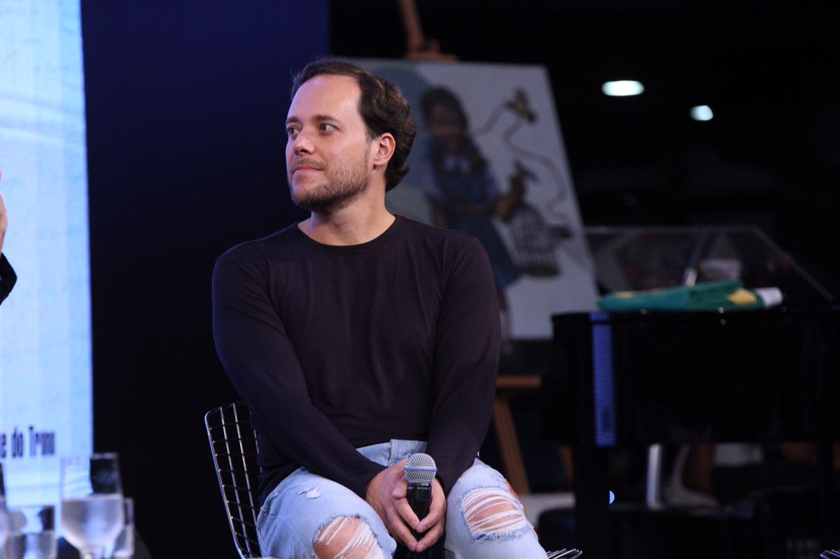 #CongressoDT | "Existe algo que Deus te dá no secreto que é para você. Mas uma coisa que não podemos perder é o desejo de compartilhar nossa intimidade com Deus para as pessoas. Deus continua sendo o mesmo, mas Ele faz coisas novas", diz <a href="/andrevaladao/">Andre Valadao</a>. #DT20Anos