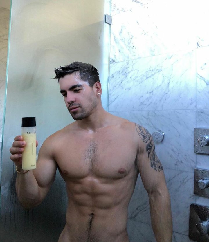 Hotfer_93's tweet photo. Ducha 😍😍 https://t.co/TgKDlBprYU