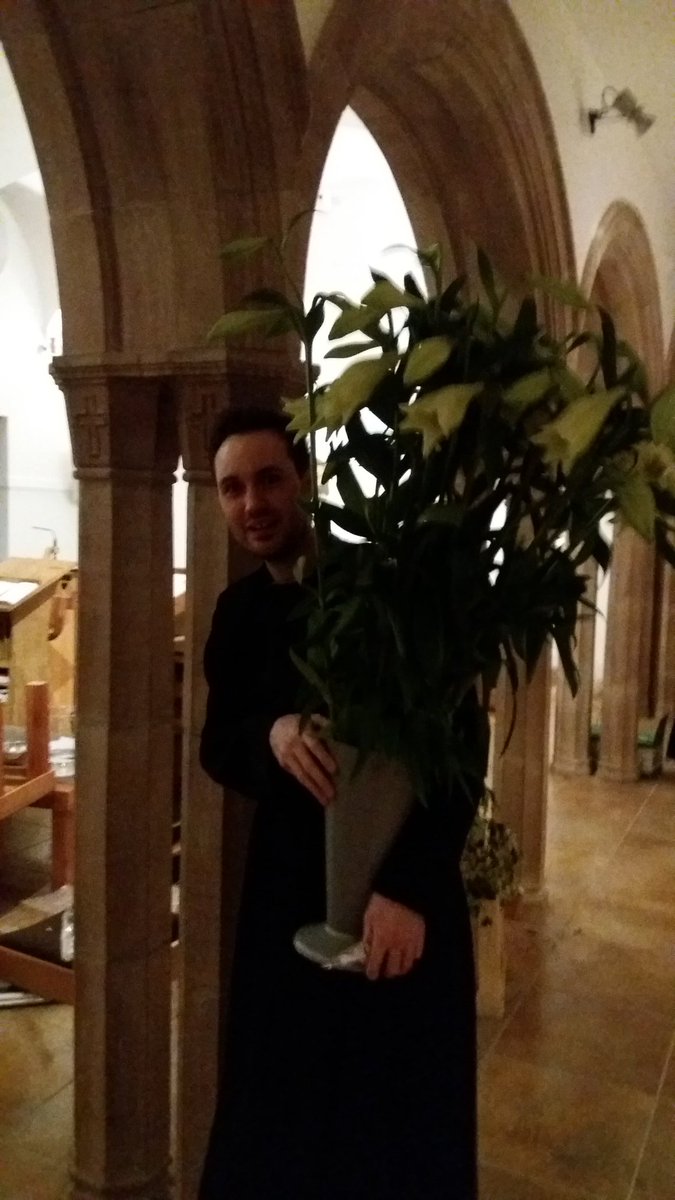 CR_Mirfield's tweet image. Retweeted CoR Mirfield (@CoRMirfield):

Final touches ready for the #Easter Vigil at dawn @CoRMirfield @CR_Mirfield #CoRHolyWeek @c_of_e @CofECalling #prayer #vocation - wonderful flowers by @chelmsdio DID!