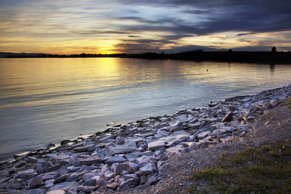 ABPhotography_'s tweet photo. If you're looking for a beautiful place to swim, check out this lake in Island Park, Idaho!

#islandparkresevoir #swimming #mountains #lake #sunset #idahophotography https://t.co/zKnZIriVKi