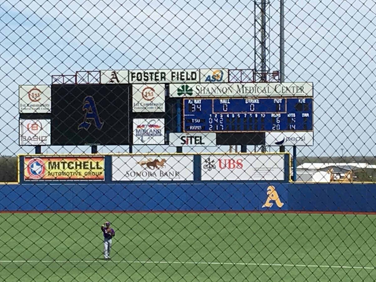 AndrewNepsundTV's tweet photo. This is really happening at Foster Field...no joke. #LSC #AngeloSt #TarletonSt #Rams #Texans https://t.co/KDm9WPvTa5