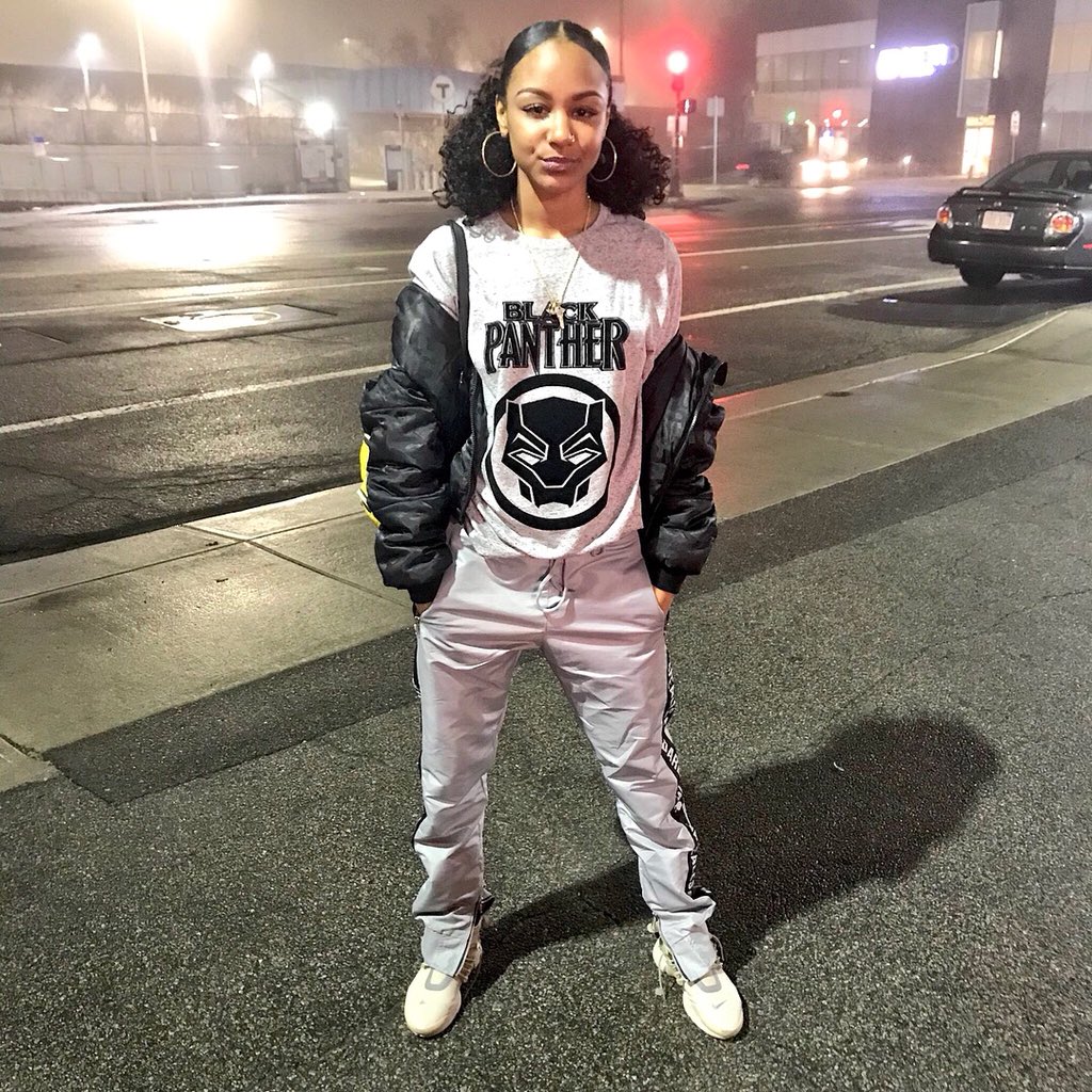 Sliccbae's tweet photo. #WAKANDAFOREVER🖤
#FLEEFOREVER 🤑
#DAREALESFOREVER🦅 https://t.co/uGvQ1FoKHy