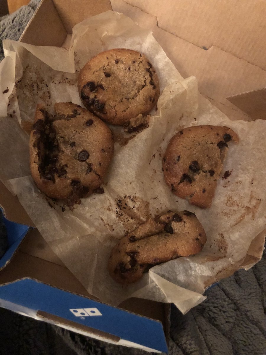 CHaseler1's tweet photo. Thanks for the good quality cookies @Dominos_UK #Winsford 👎🏾 https://t.co/64GgomE1gr