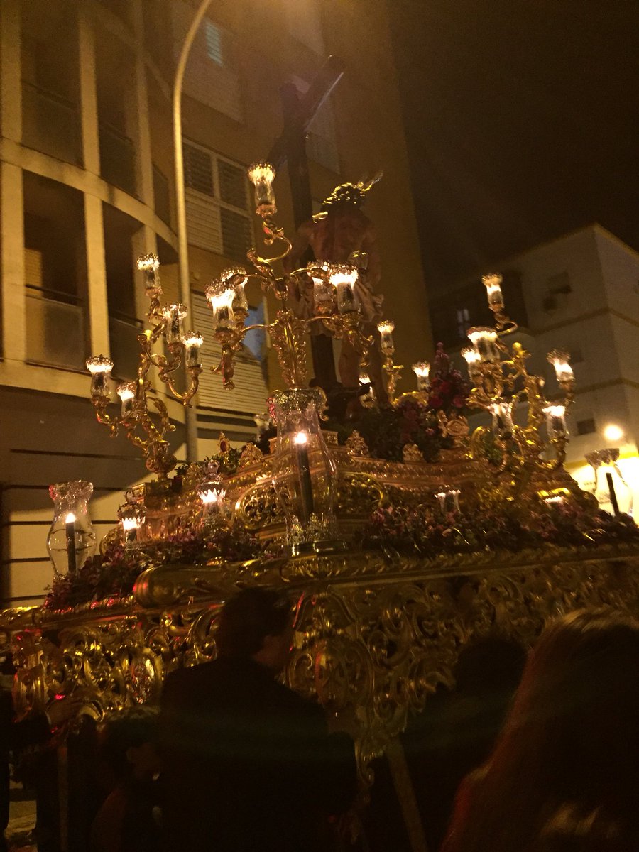 hdaddelsol's tweet photo. Y el Cristo Varón de Dolores ya entra en la recta final de la Estación de Penitencia de este #SábadoSanto #HdadSol2018 https://t.co/P2wQkqgxWn