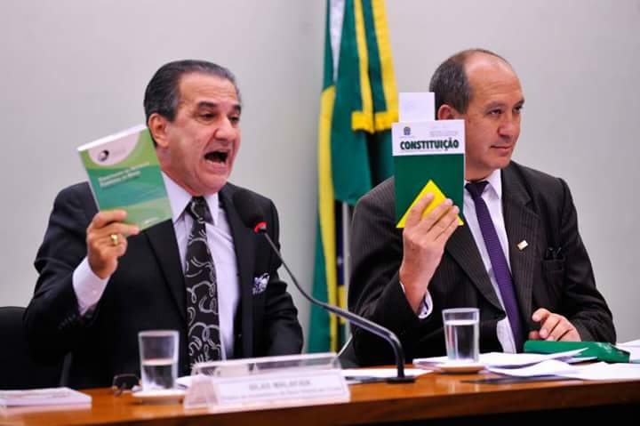 drjvemyheart's tweet photo. fotos de um debate entre um ativista LGBT e um fanático religioso https://t.co/ovPic9sT5J