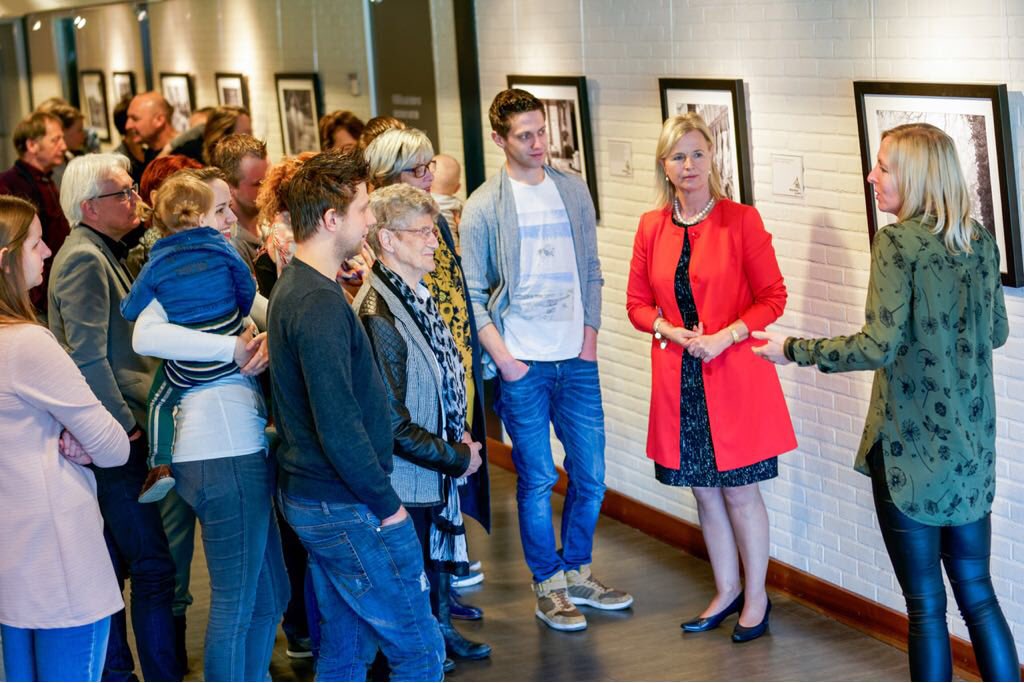 Het boerenleven is fotogeniek. Vanmorgen opende ik de eerste reportage van “Binnenkieken bij boeren” van zeven fotografen en schrijvers. Mooie expositie in <a href="/DePolBentelo/">De Pol Bentelo</a>!
Foto’s via <a href="/wouterborre/">Wouter Borre</a>