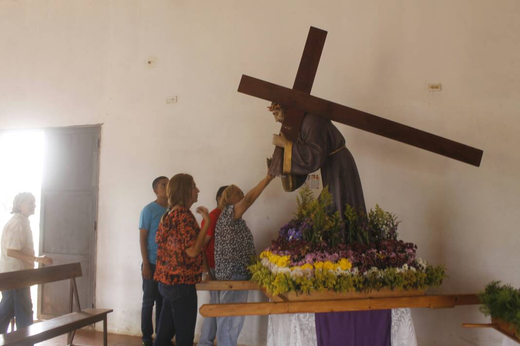 Sin dejar a un lado las actividades religiosas con la familia y nuestra gente, dándole gracias a Dios y pidiendo por nuestra Patria. #SemanaSanta2018 #NidiaLoreto