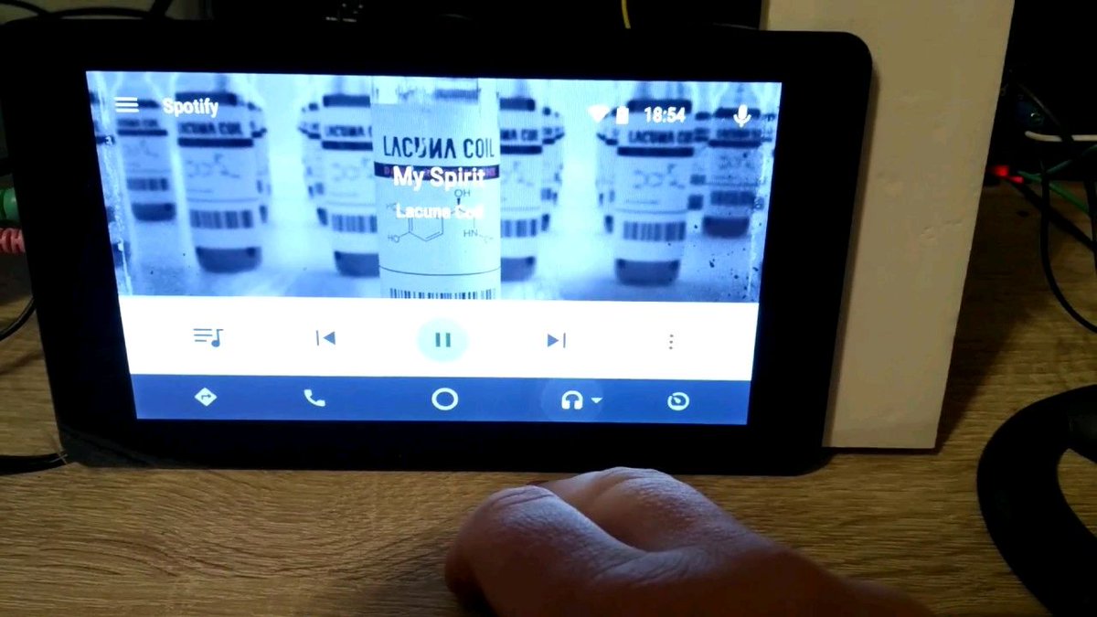 gmag12's tweet photo. Con #OpenAuto, una #RaspberryPi y una buena dosis de ansia maker puedes tener Android Auto en tu coche https://t.co/Aat5YdBEL6 https://t.co/2J8l0ATk89