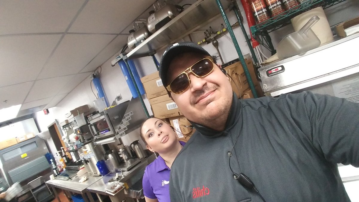 Reubenmngr's tweet photo. Pretty fly for a white guy!!!  #chilisjobs and u can work with a cool guy like me! https://t.co/f0rNDLAX6z
