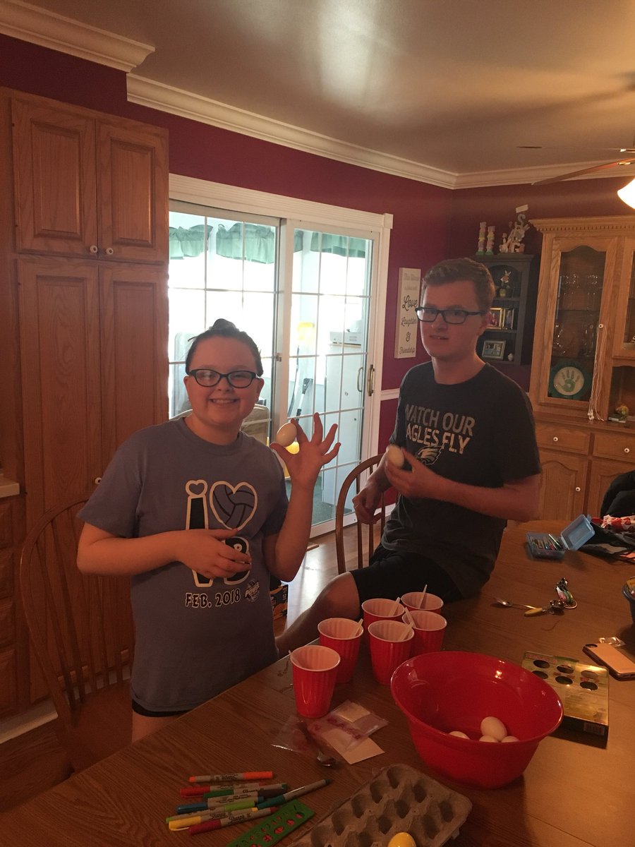 Dying eggs with my bunnies! 🐰🐰🐰❤️❤️❤️