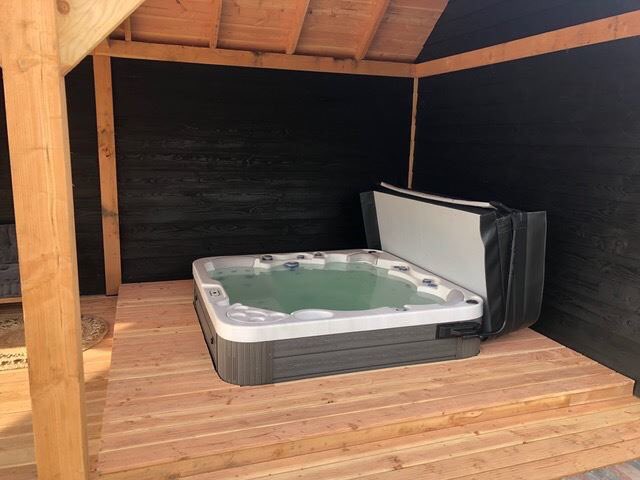 een keer Interactie uitgebreid Elite Wellness on Twitter: "Prachtig ingebouwde jacuzzi. Dit ook bij u  thuis? https://t.co/D0jN45GgXG #spa #jacuzzi #bubbelbad #wellis  https://t.co/9bhPKdKzBo" / Twitter