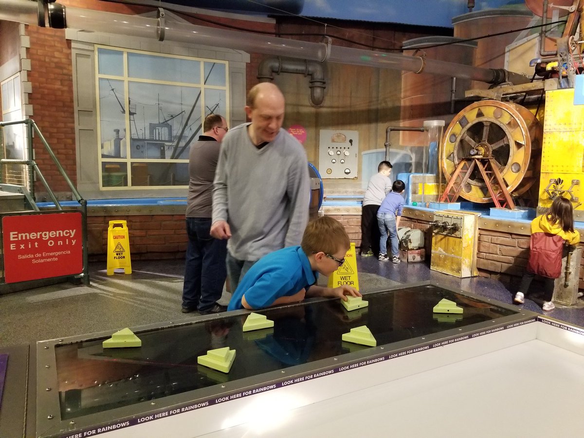 kyurkewicz's tweet photo. What to do for a 3-day spring break in Chicagoland? Have a #sciencespringbreak! We kicked ours off @msichicago Thursday https://t.co/KH20kdkyvM