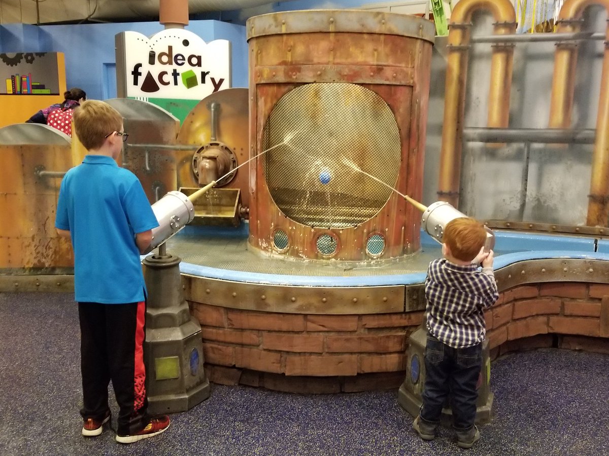 kyurkewicz's tweet photo. What to do for a 3-day spring break in Chicagoland? Have a #sciencespringbreak! We kicked ours off @msichicago Thursday https://t.co/KH20kdkyvM