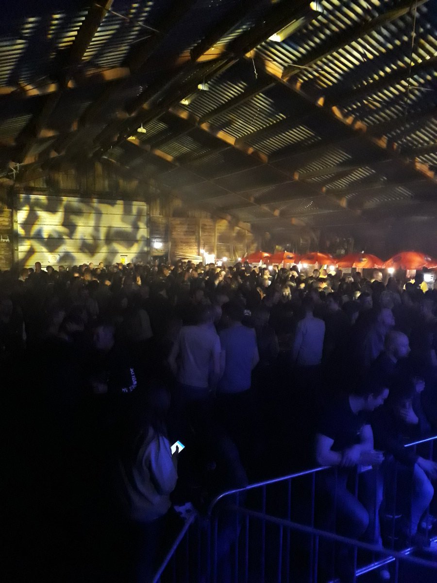 Tribute to the monsters of Rock bedankt! You guyz Rock! <a href="/Bemoent/">Bemo Entertainment</a>  #veeningen #tribute nu Jurassic Park straks The Unforgiven.