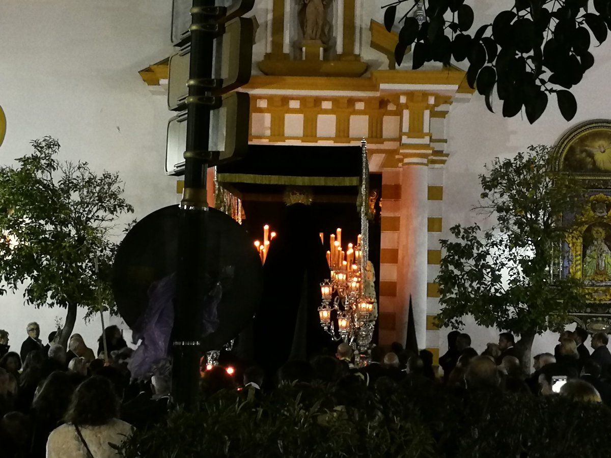 Directo| Acaba de terminar de sonar Soleá dame la Mano, la #SSantaDH18 esta apunto de finalizar <a href="/SEntierroDosHer/">S. Entierro Nazareno</a> <a href="/MaestroTejera/">Maestro Tejera</a>