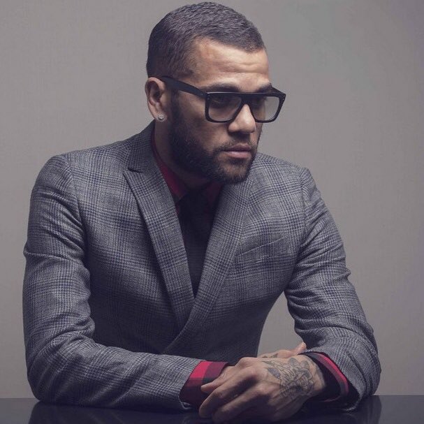 2010MisterChip's tweet photo. NUEVO RÉCORD MUNDIAL

Dani Alves (🇧🇷) acaba de ganar la Coupe de la Ligue 🇫🇷 con el PSG. Es el título oficial número 3️⃣6️⃣ de su carrera profesional, lo que le convierte en el JUGADOR MÁS LAUREADO EN TODA LA HISTORIA DEL FÚTBOL PROFESIONAL.

👉🏻 https://t.co/8GMIuahMzC https://t.co/TiuV9JekBE