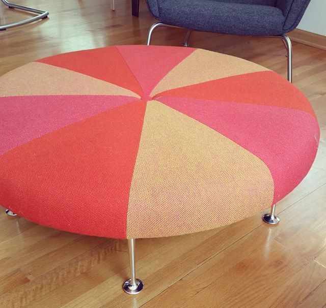 TheCenturyHouse's tweet image. Furniture can be fun...really fun. 😀

#colorwheelottoman #hermanmiller #modernottoman #colorwheel #hallingdal ift.tt/2GHZNyV