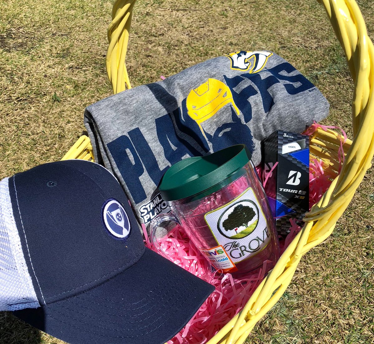 TNgolf's tweet photo. 🐰🐣 Easter Contest 🐣🐰

Win a Preds playoff shirt, @thegroveclub Tervis, @ImperialHats TGA lid, &amp; new Tiger Bridgestone balls

1. Reply to this tweet with your guess of how many golf balls are in basket

2. MUST retweet this post &amp; follow @tngolf to be eligible

More rules👇🏼 https://t.co/riAB263alE