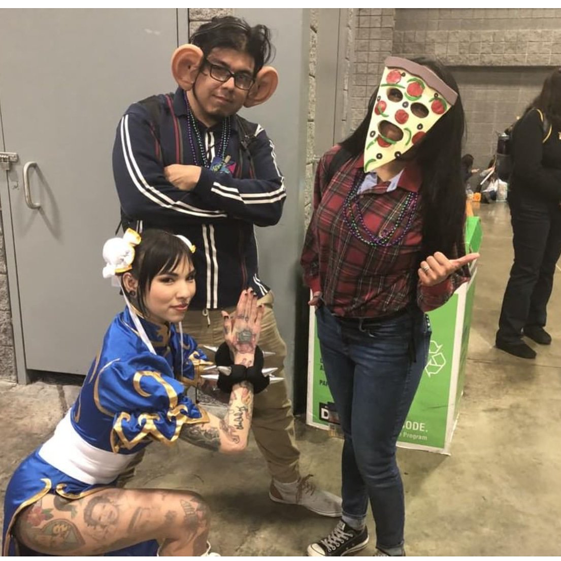 The_BrownRanger's tweet photo. Bless up!!! Awesome con is over for me but next up is #c2e2!!!! Who is going to c2e2?? #awesomecon #awesomecon2018 #c2e2 #c2e22018 #earboy #pizzafacecosplay #earboycosplay #pizzaface #cosplayer #cosplay #chunli #chunlicosplay https://t.co/ETMI1H0MoK