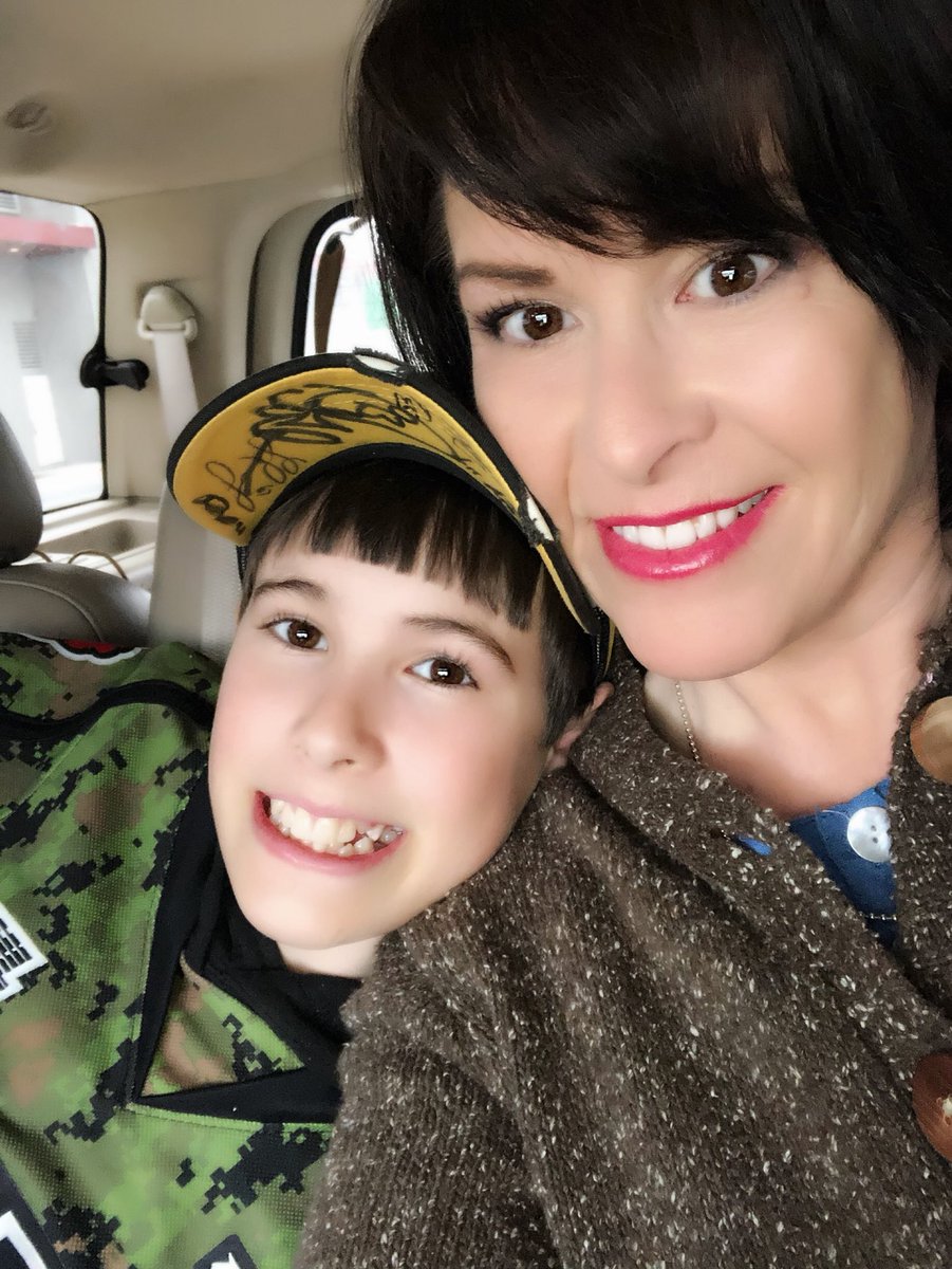 LaurPatts's tweet photo. Enroute to @KingstonFronts game #OurTeamOurTown #OHLPlayoffs #GoFrontsGo #MakeHistory #ygk #beloud #lookingforaW https://t.co/vmpB1nmRsu