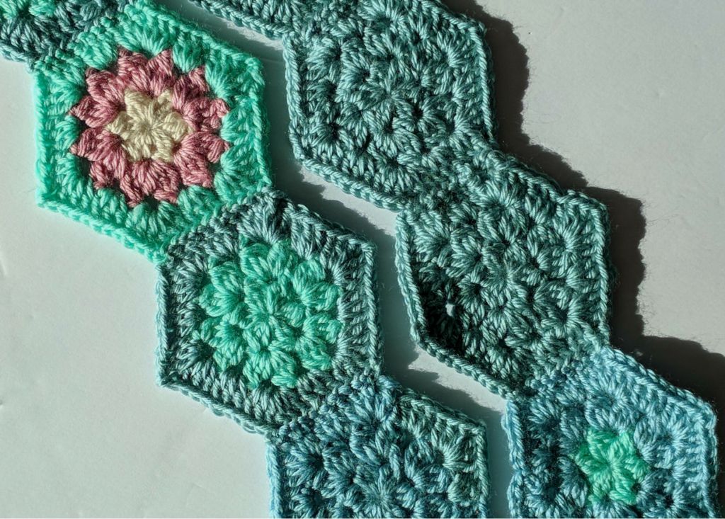 milkyoctopus's tweet photo. How to Block Acrylic Yarn – Spray Blocking https://t.co/DA5jUa6BoX https://t.co/gzPTyjWj0Z